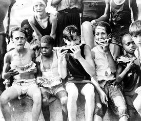 吃瓜创意拍照,创意吃瓜拍照，解锁夏日趣味瞬间