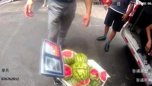 吃瓜群众看警察,真实与误解的交织