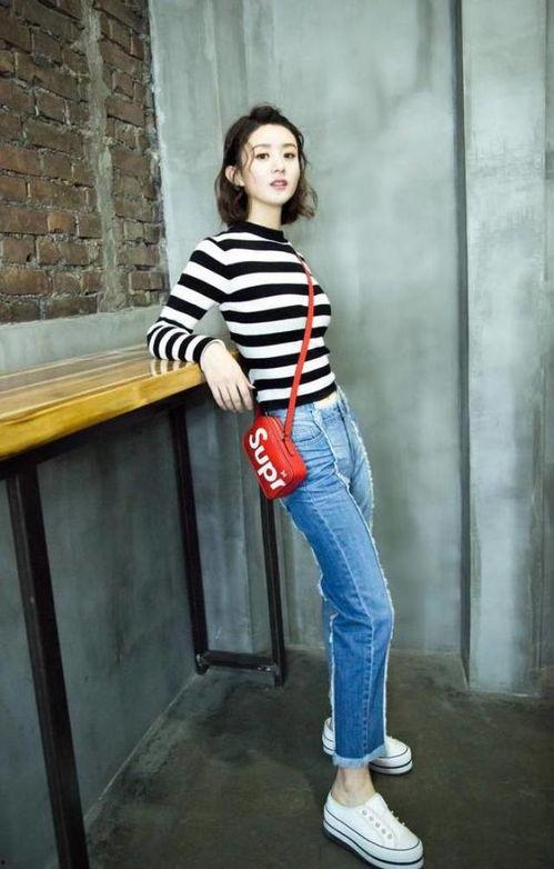 吃瓜卷毛浴袍女